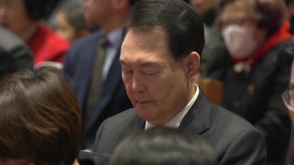 尹, 성탄예배 참석..."국가가 좋은 선물 되도록 노력" / YTN