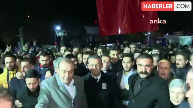 Özgür Özel'in protesto edildiği şehit cenazesinden yeni görüntü! Şehit yakını kalabalığa böyle seslenmiş