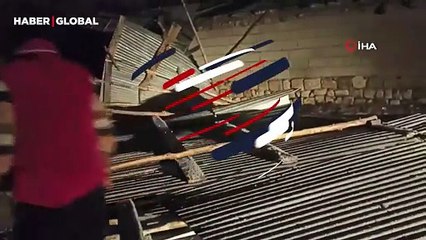 Erciş’te şiddetli fırtına ev ve ahırın çatısını böyle uçurdu