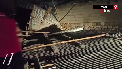 Van'da fırtına ev ve ahırın çatısını uçurdu