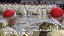 A fegyveres harc hiábavalóságáról beszélt Ferenc pápa szenteste