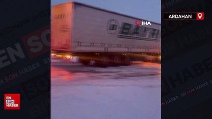 Ardahan’da yollar kapandı, zincirleme kazalar meydana geldi