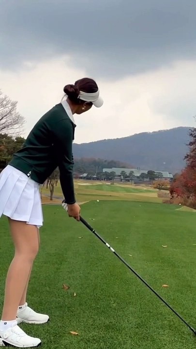 This time, even the ball goes out haha KLPGA pro Kim Tae-rim's driver shot llim215 golf shrots golf golf swing golf lesson - 이번엔 공나가는거까지ㅋ KLPGA 김태림프로의 드라이버샷 llim215 golf shrots 골프 golfswing 골프스윙 골프레슨