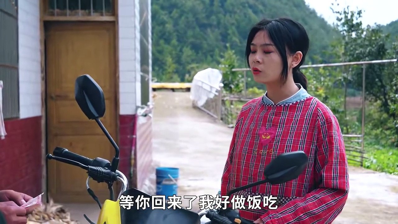 Hilarious Wu Xi- The motorcycle is out of gas, don’t be afraid, I, Lu Ribai, have many ways! - Watermelon Video