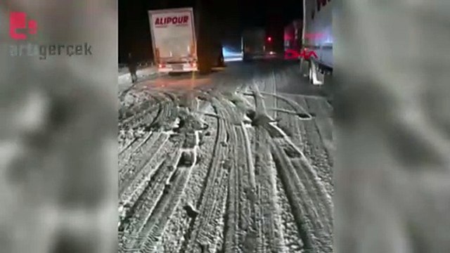 Tendürek geçidi kar, tipi nedeniyle ulaşıma kapatıldı