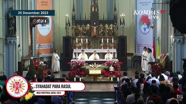 Momen Khidmat Misa Natal Pontifikal di Gereja Katedral Jakarta