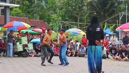 Tiban Laskar Gagal fokus pura-pura Pingsan untuk Mengelabuhi Lawannya