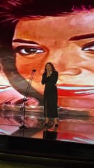 بضحكتها المعتادة، نبيلة عبيد تستلم جائزة الدير جيست عن مجمل أعمالها