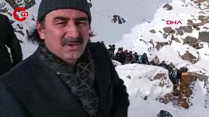 Ağrı'da iş makinesi uçuruma yuvarlandı: 4 ölü