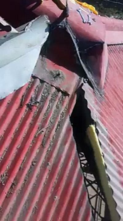 Glass wool installation in jimnasium roof top