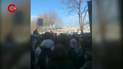 Üniversitede ‘ibadethane-ayakkabı’ tartışması büyüdü: TÜGVA’nın protestosuna karşı öğrenciler hocalarına sahip çıktı