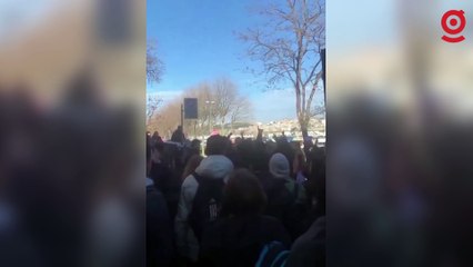 Kadir Has'ta hedef gösterilen akademisyene öğrencilerden destek