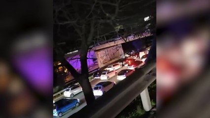 Télécharger la video: Incidente sul ponte  di viale Lazio, muore a 22 anni