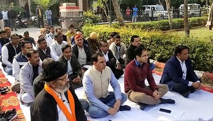 ‘आग लगाकर जलना होगा, कदम मिलाकर चलना होगा’