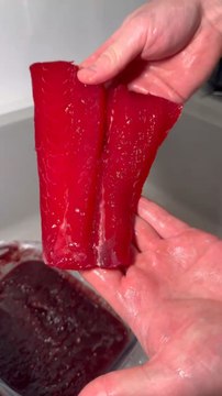 SAUMON GRAVELAX À LA BETTERAVE #saumon #salmon #gravelax #beetroot #betterave #cuisine #fete #2024 #recette #recipe #recipes