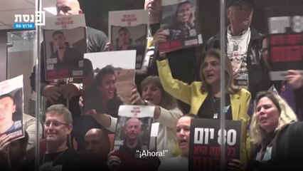 Familiares de los secuestrados por Hamás abuchean a Netanyahu en el Parlamento