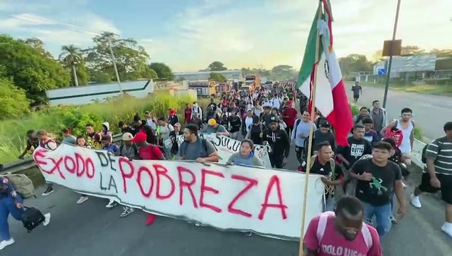 Centenares de migrantes parten en caravana hacia EEUU desde el sur de México