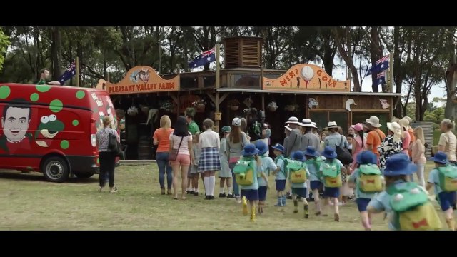 Little monsters Bande-annonce (EN)