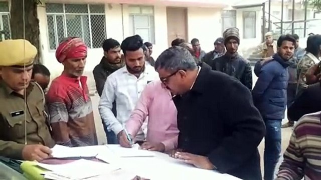 सडक़ पर मिला युवक का शव, अधिक नशा सेवन की जताई आशंका