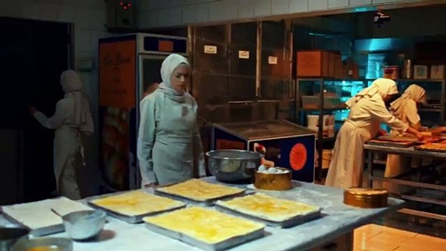 Kızıl Goncalar'da dikkat çeken börek sahnesi
