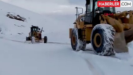 Van ve ilçelerinde karla mücadele çalışmaları sonuç verdi
