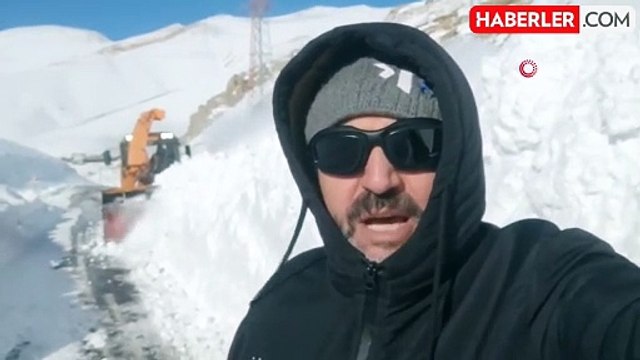 Van Bahçesaray yoluna düşen çığ bölgeleri temizleniyor