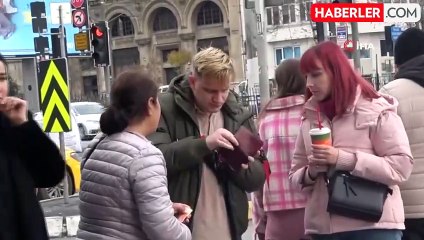 İstanbulkart doldurma bahanesiyle para isteyen 2 kadın yine aynı yerde yakalandı