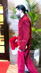 Santa Claus Orry Gets Scared Of This Dog!