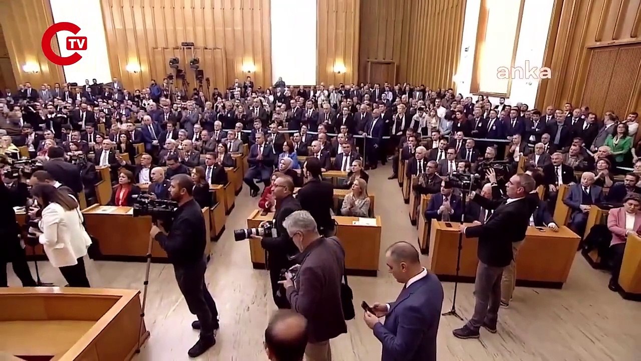 Özgür Özel'den, Devlet Bahçeli'ye çok sert yanıt: 'PKK'nın adını anmayan bir hain arıyorsan, işte Recep Tayyip Erdoğan'ın tweeti!'