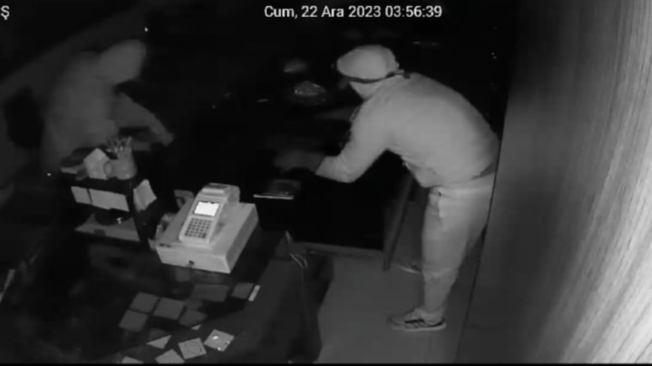 Büyükçekmece'de hırsızlar kuyumcudan 2 dakikada yaklaşık 12 milyon liralık altın çaldı