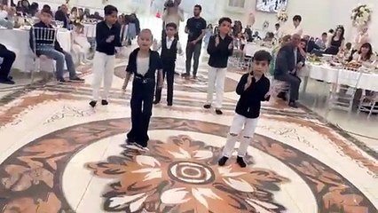 Balaca_Şirin_Nurayin_Toydan_Gedişi_Hamini_Kövrəltdi__Vefali_Reqsi_2023(360p)_001