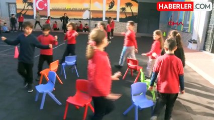İzmir'de öğrenciler geleneksel çocuk oyunlarını öğreniyor