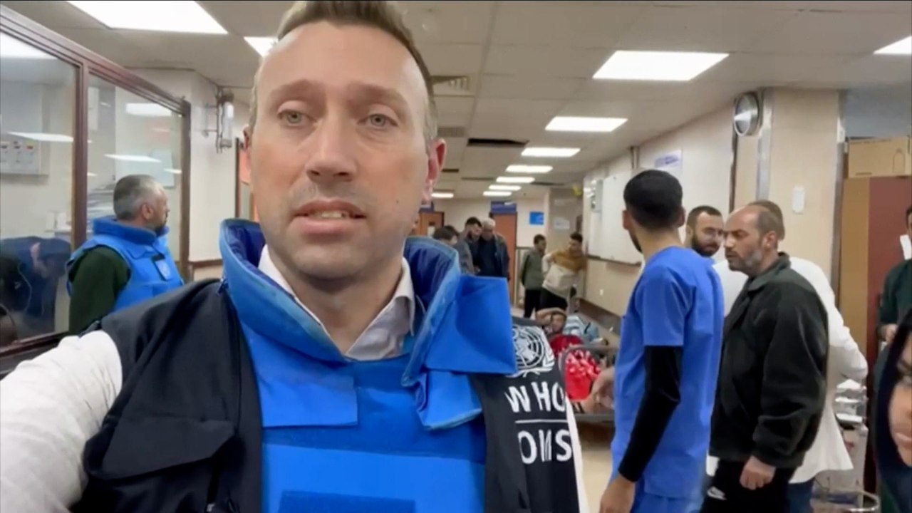 « Nous voyons des enfants mourir inutilement » : un agent de l’OMS bouleversé par sa visite de l’hôpital Al-Aqsa après le bombardement d’un camp de réfugiés