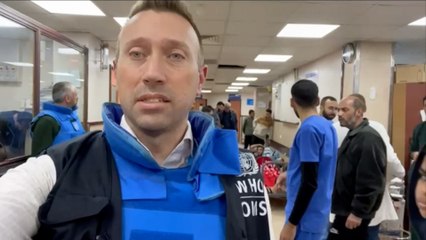 « Nous voyons des enfants mourir inutilement » : un agent de l’OMS bouleversé par sa visite de l’hôpital Al-Aqsa après le bombardement d’un camp de réfugiés