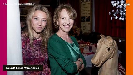 PHOTO : Laura Smet et Nathalie Baye réunies pour Noël, un invité spécial à leurs côtés