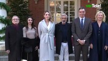 Pedro Sánchez recibe en Moncloa al reparto de 'Cuéntame cómo pasó' tras su final