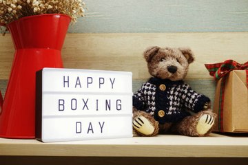 Uncover the Fascinating History of Boxing Day 🇬🇧