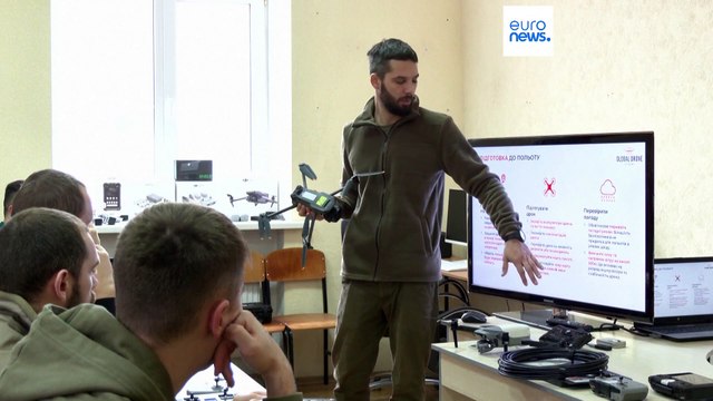 Ucrania | Instructores civiles forman a militares en el pilotaje de drones