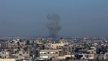 دخان يتصاعد بعد قصف على خان يونس