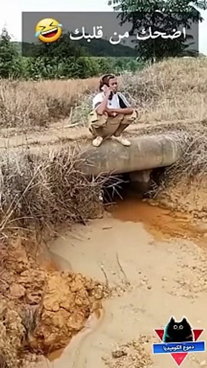 صراع مضحك جدا - مواقف مضحكة - مقاطع مضحكة - فيديوهات مضحكة - دموع الكوميديا0