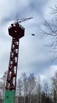 Un saut à l'élastique très intense... adieu les chaussures