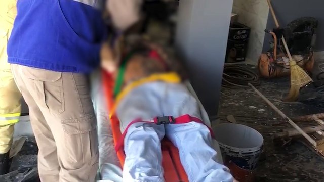 Trabalhador é socorrido pelo Siate após cair de telhado no Interlagos