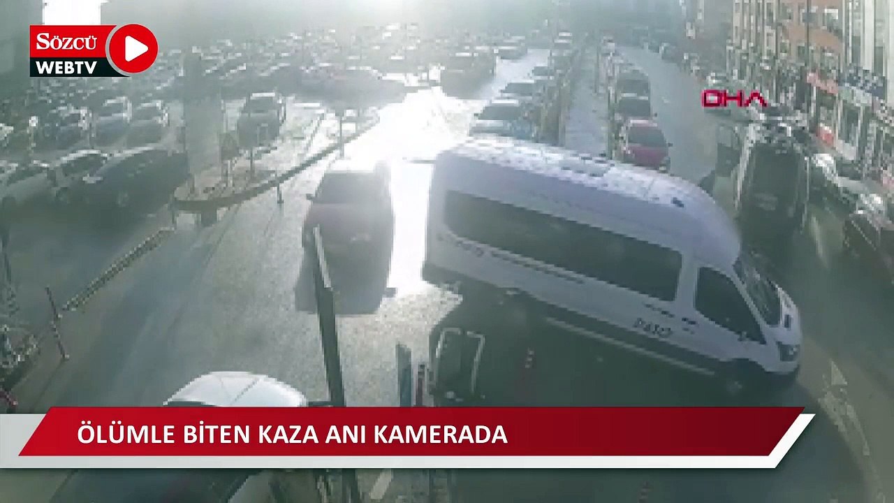 Ambulansın dönüş yaptığı esnada çarptığı kadın hayatını kaybetti; kaza anı kamerada