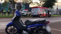 Queda de moto deixa jovem de 22 anos ferida na na Avenida Brasil