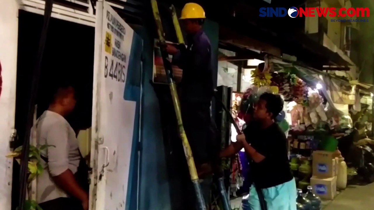 Gunakan APAR, Warga Padamkan Kebakaran Kabel Gardu Listrik