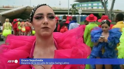 Colombianos inician la tradicional feria con un maratón de salsa
