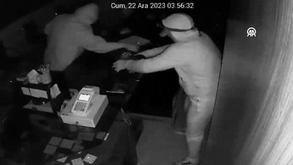 2 dakikada 12 milyon çaldılar: O anlar kamerada