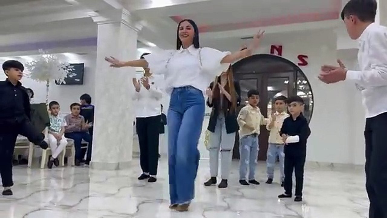 İran_Mahnisi_Azərbaycan_Toylarinda_Deli_Qizin_Trend_reqsi_İzlenildi_(360p)