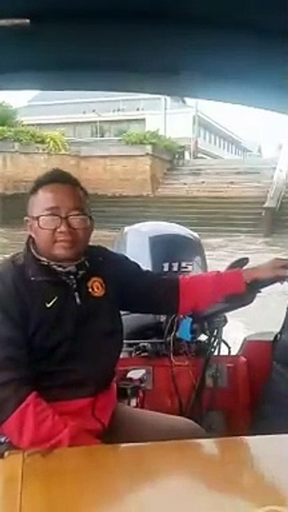 Abang Li meninjau Kampung Ayer