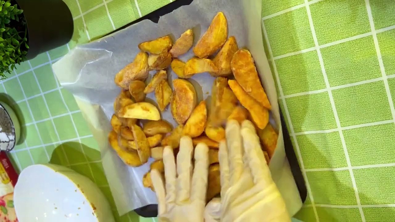 الذ بطاطس ودجز بالجبن والريحان || خطوات تحضير ودجز بالجبن المقرمش في الفرن Cheesy Wedges Recipe